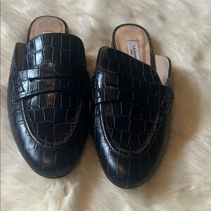 Elegant Black Crocodile Pattern Slip-Ons
